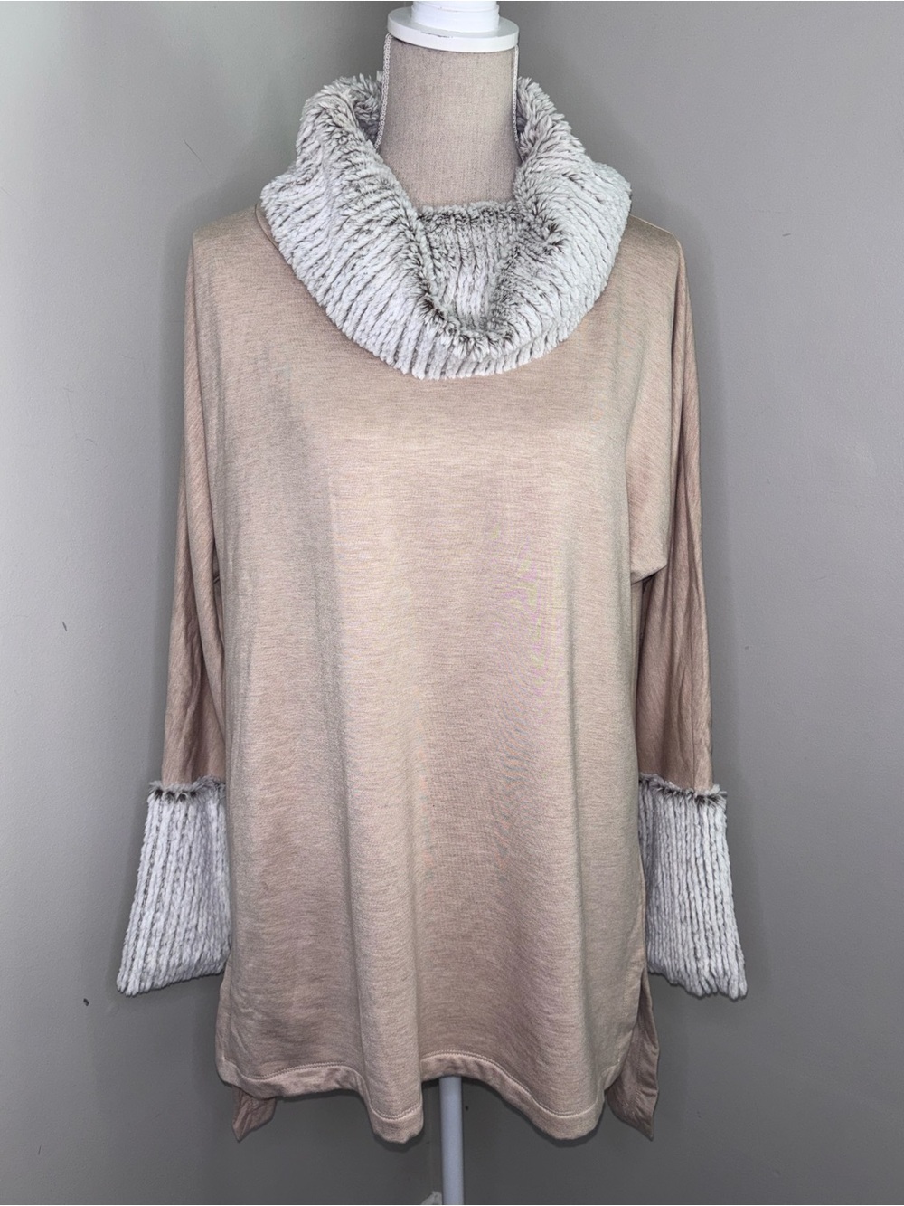 Soft Surroundings faux fur collar cuffs soft knit ecru tunic top hygge sz Large